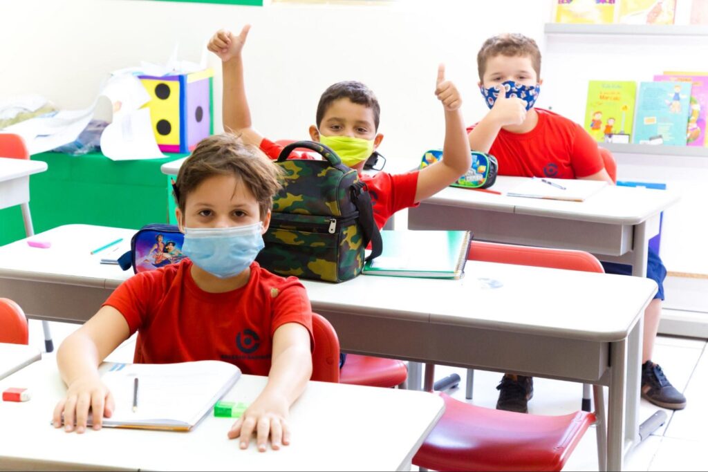 Crianças na nova escola