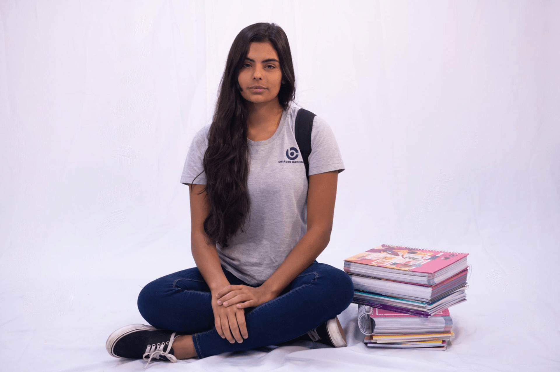 Aluna do Colégio Bahiense posando para foto tema de timidez na adolescência