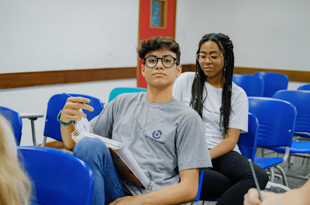 Alunos do Colégio Bahiense em sala de aula