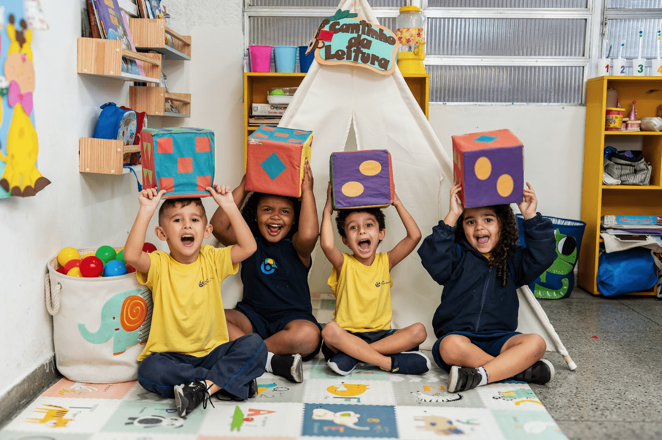 Alunos do Colégio Bahiense no Cantinho da Leitura